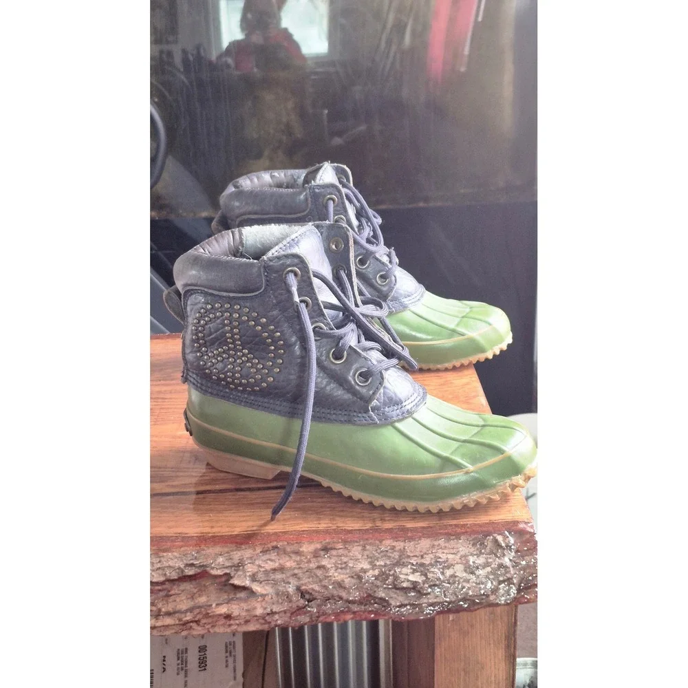 Lucky Brand Duck Boots Women 6 6.5 Studded Peace Leather Boho Vintage‎ Inspired